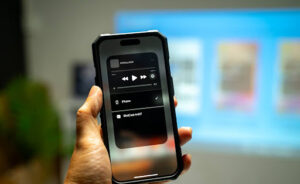 Các tính năng stream màn hình từ điện thoại lên máy chiếu đều có đầy đủ